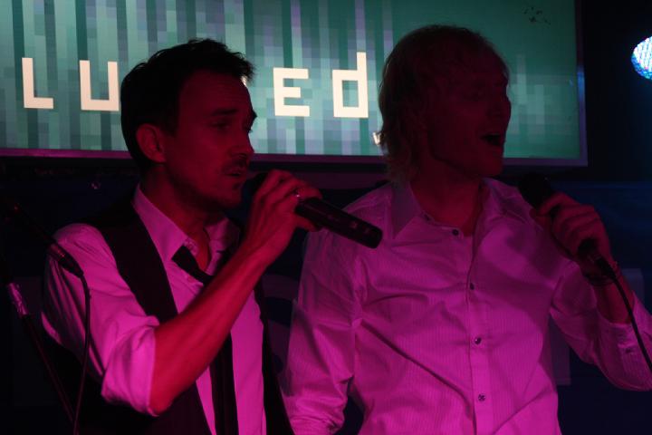 2008-11-28 M3_live at replugged 202.jpg